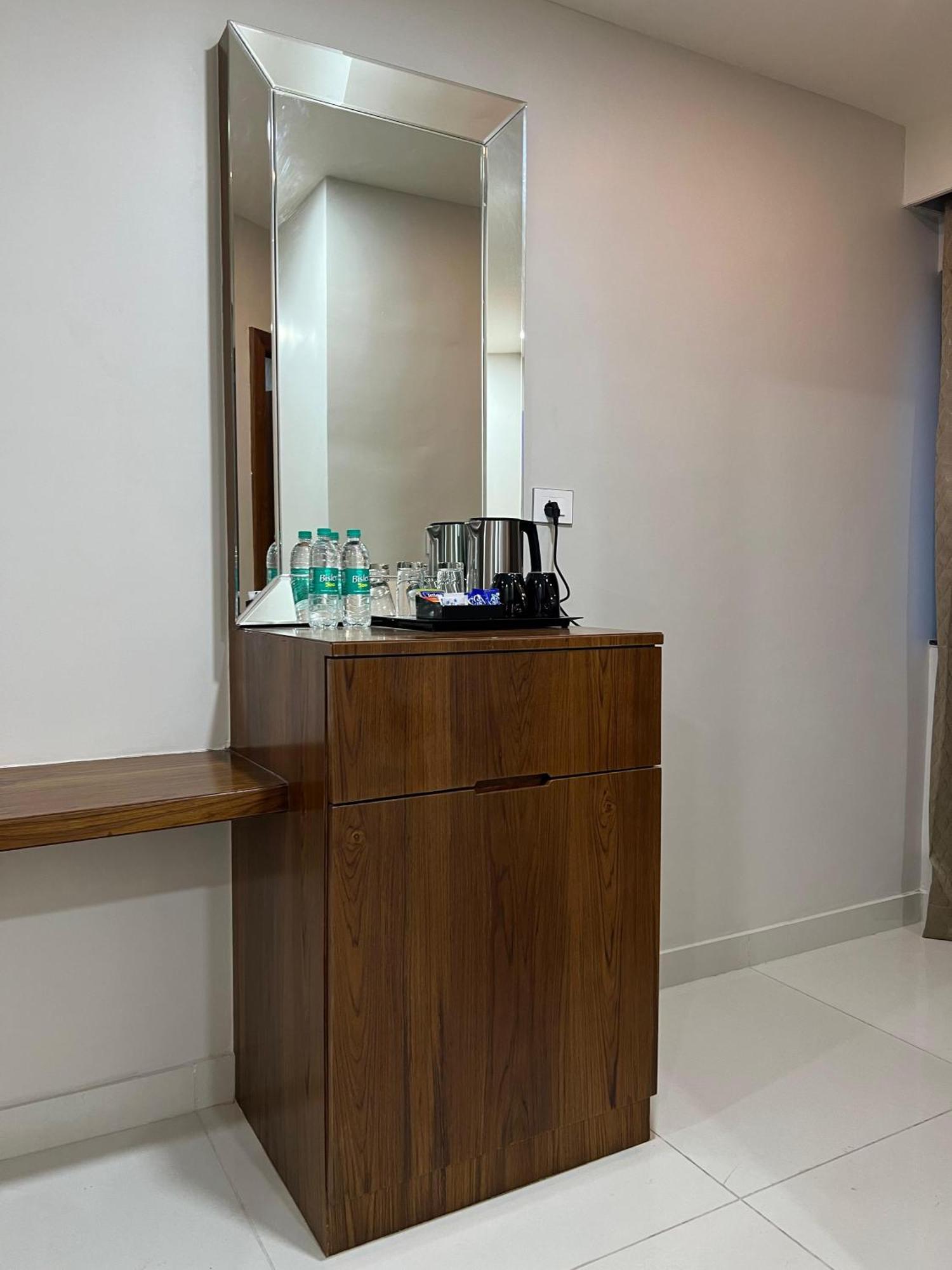 Hotel Pasupala Inn Anantapur Ngoại thất bức ảnh