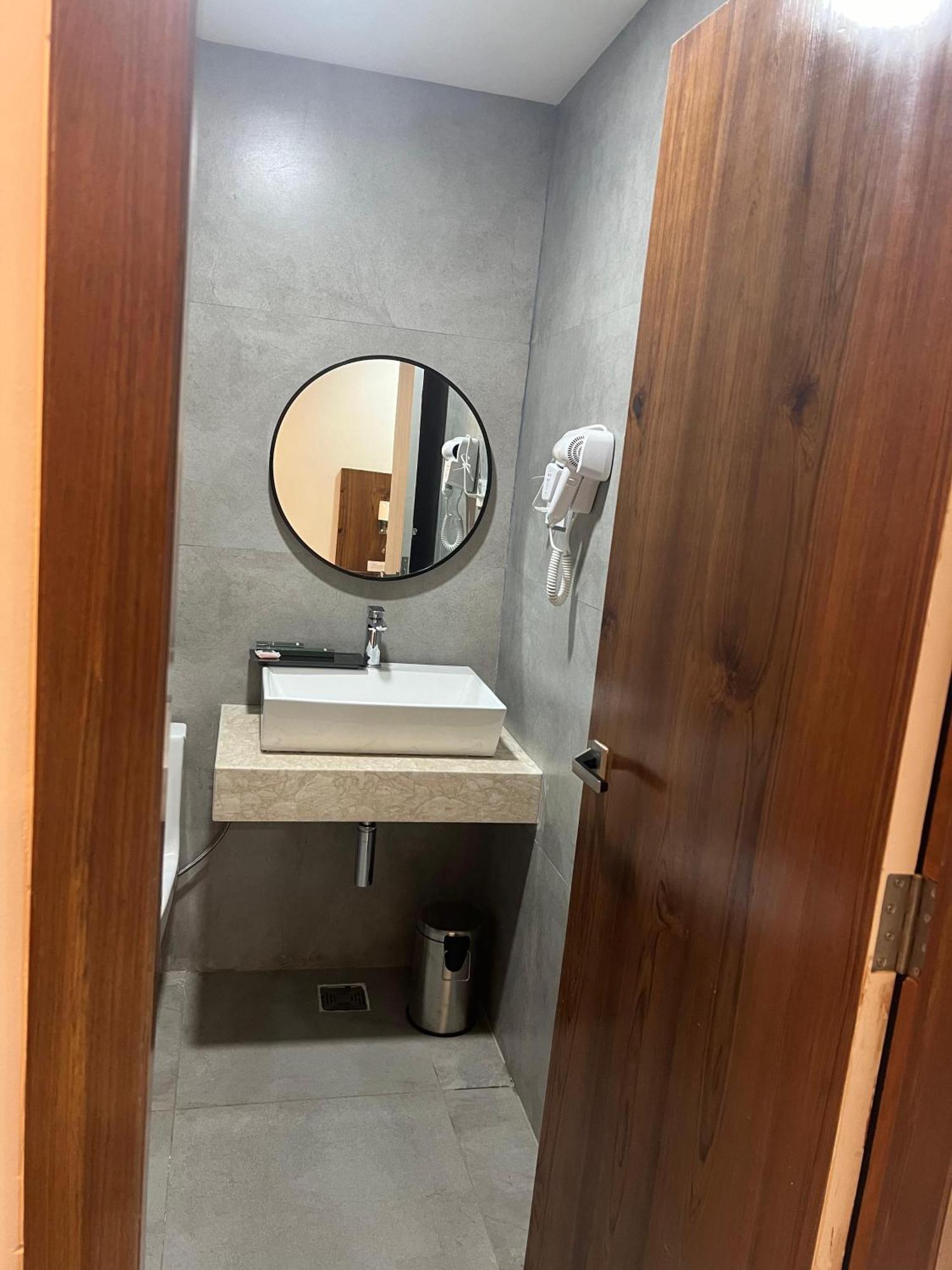 Hotel Pasupala Inn Anantapur Ngoại thất bức ảnh